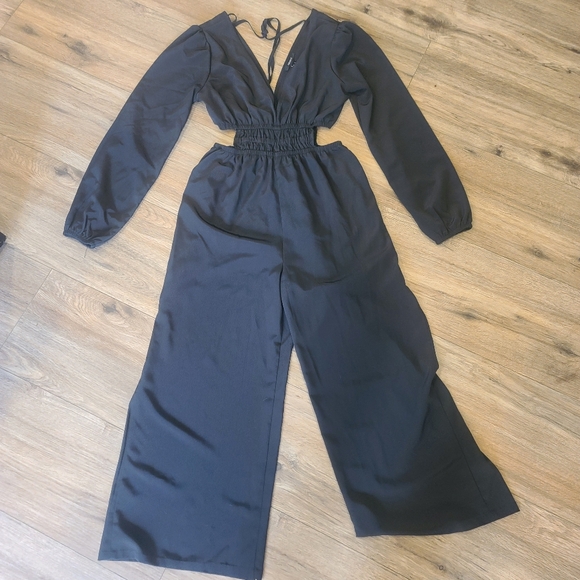 euc  Black Jumpsuit with cut out. sz small - Picture 2 of 7